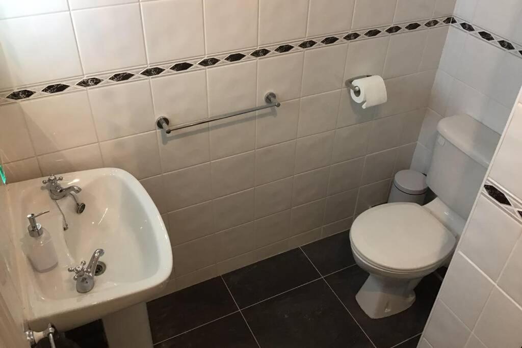Waterfront Apartment Completely Refurbished 웨스트포트 외부 사진